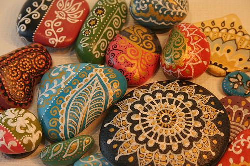 relajate-pintando-piedras-L-tKQC4Y.jpe
