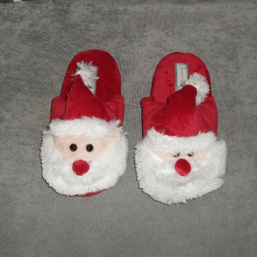 Santa_Claus_funny_plush_slippers.jpg