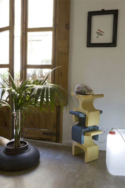 scholtus-residence-living-room-tire-planter.jpg