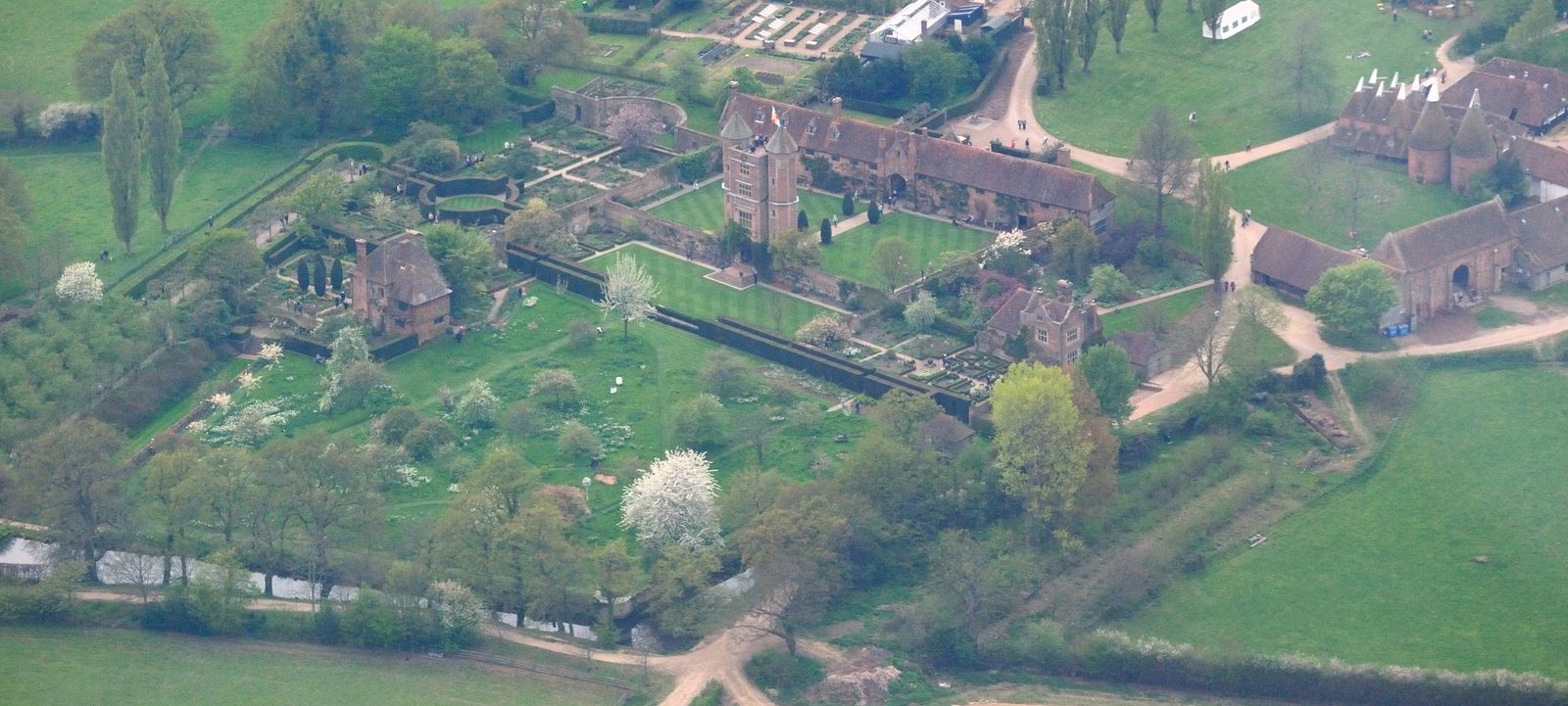 Sissinghurst_Castle_Garden_aerial_view.jpg