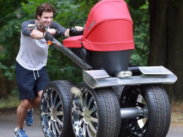 Skoda_Giant_Pram_Jeep_Inspired_Baby_Strollers_9.jpg