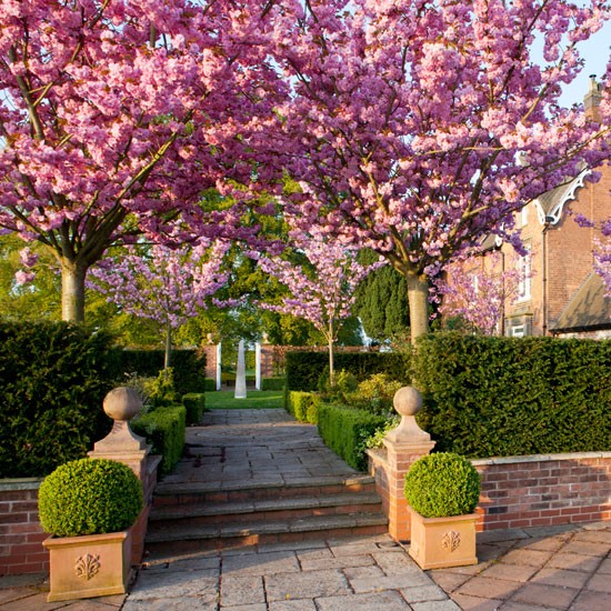 spring-garden-1-homes-and-gardens-housetohome.jpg