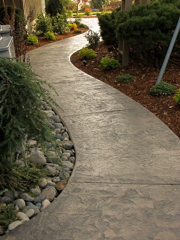 stamped-concrete-walkway-g2-outdoor-living_2189.jpg