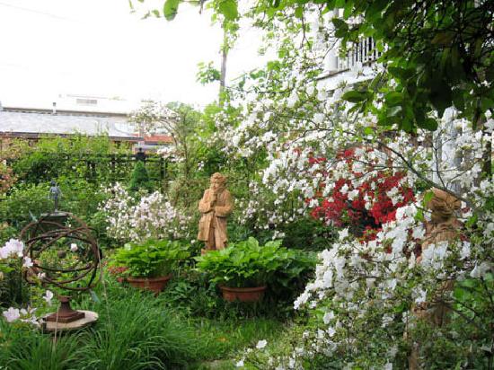statue-in-the-garden.jpg