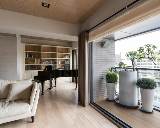 -Stunning-View-from-Balcony-Decor-with-White-Planters-and-Glass-Balustrade-Between-ARTMUSIC-Home.jpg
