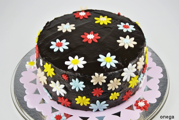tarta-de-chocolate-con-flores-en-fondant.jpg