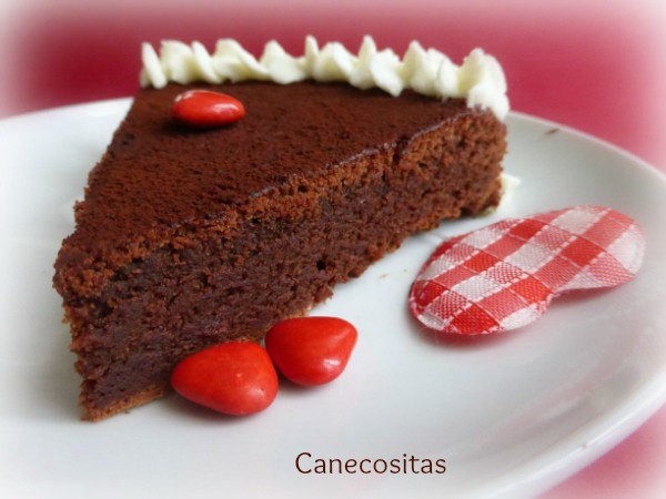 Tarta-h%C3%BAmeda-de-chocolate-San-Valent%C3%ADn-5.jpg