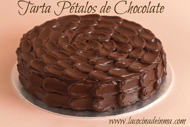 Tarta-P%C3%A9talos-de-Chocolate.jpg