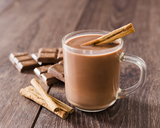 taza-chocolate-caliente-palitos-canela_23-2148371214.jpg