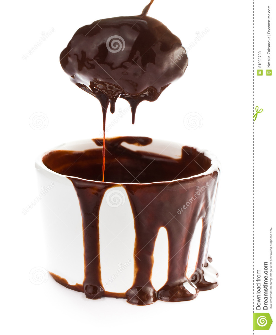 taza-de-flujo-del-cacao-del-chocolate-caliente-en-el-fondo-blanco-cierre-para-arriba-31098700.jpg