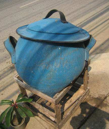 Thai-garbage-cans.jpg