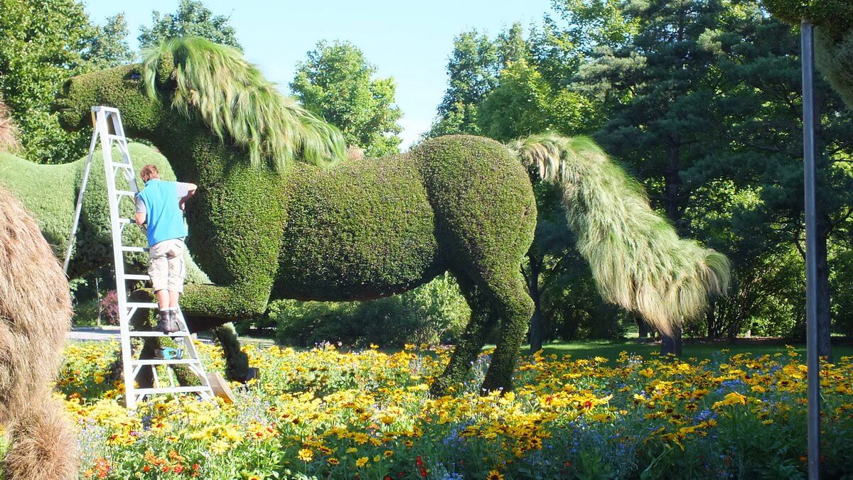 The-Man-Who-Planted-Trees-gardener-trims-horse-Mosaiculture-Montreal-Botancial-Gardens.jpg