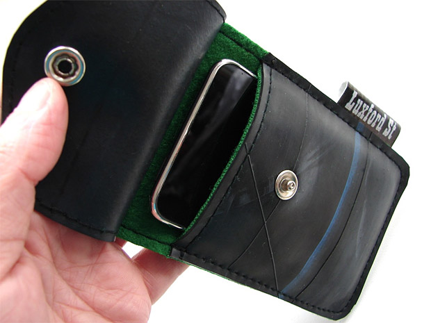 tire_iphone_wallet.jpg