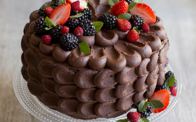 torta-chocolate-y-frutos-del-bosque.png