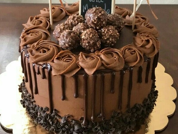 torta-de-bombones-chocolate-postre-cumpleanos-15-D_NQ_NP_733924-MLU28038746211_082018-F.jpg