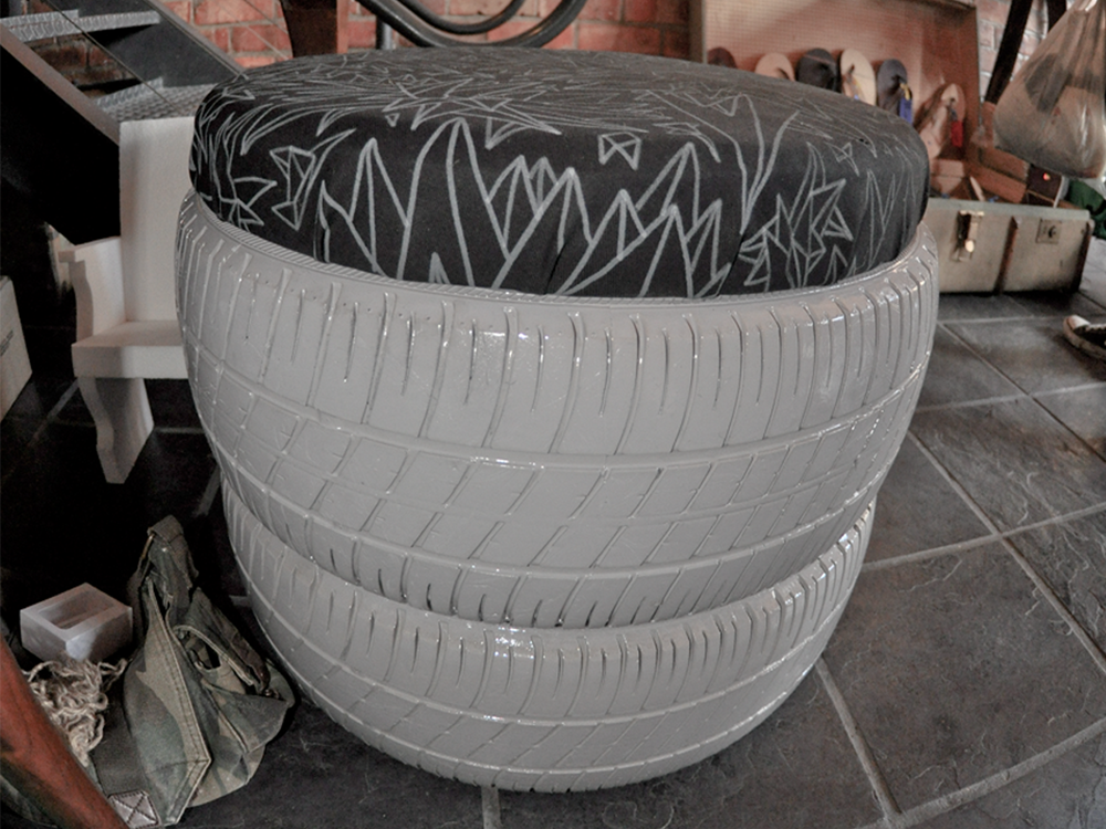 Tyres-with-pillows-on-top.png