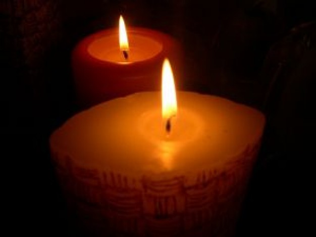 velas-en-la-luz-suave_2424021.jpg