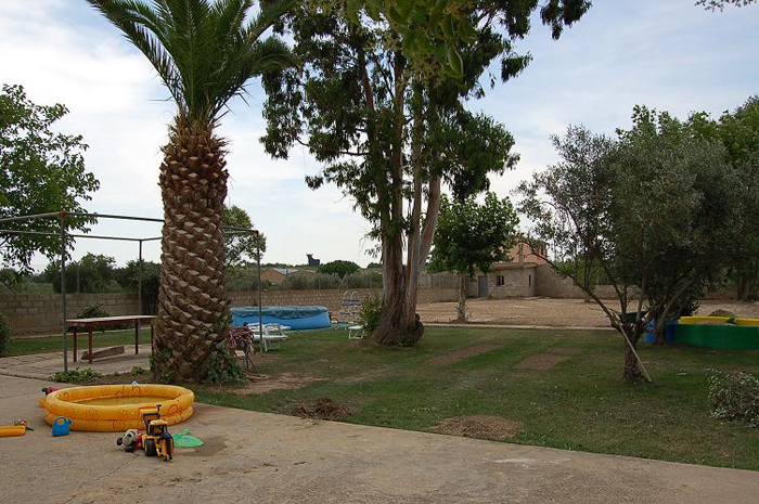 vista hacia el fondo caseta herramientas.JPG