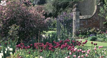 w-hidcotemanorgarden-old_garden-gallery_picture.jpg