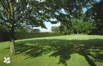 w-hidcotemanorgarden-theatre_lawn-gallery_picture.jpg