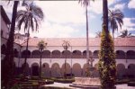 Patio_interior_del_Convento_de_San_Francisco_en_Quito__Paraj[1].jpg